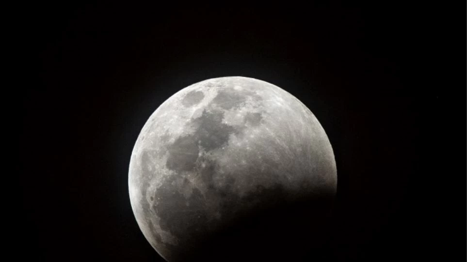 Εντυπωσιακό θέαμα! Υπερ-πανσέληνος και έκλειψη -Δείτε ζωντανά